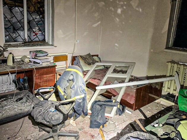 Россияне нанесли ракетный удар по пожарной части в Харьковской области, пострадал спасатель – ГСЧС