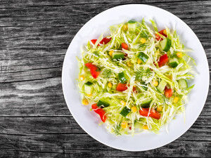 Как приготовить салат из пекинской капусты по рецепту Клопотенко