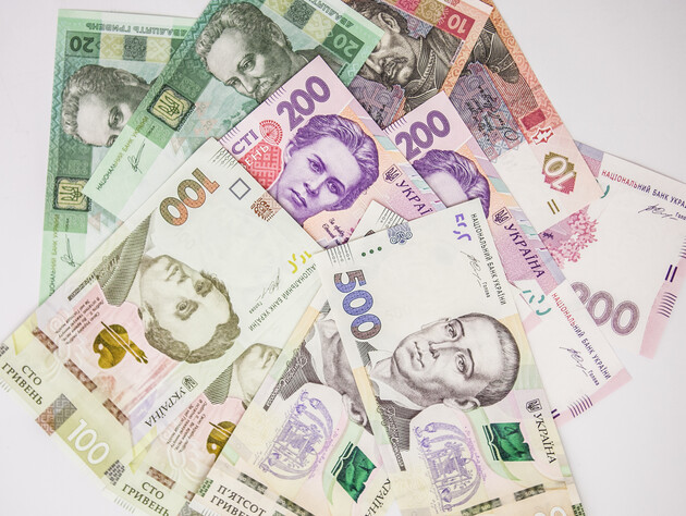 Шмыгаль анонсировал повышение минимальной зарплаты в Украине на 900 грн