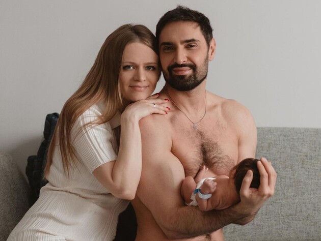 Козловский рассказал о партнерских родах и показал новые совместные фото с женой и новорожденным сыном Оскаром
