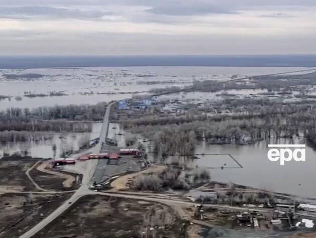 В России после наводнения в Орске уходит под воду Оренбург. Видео
