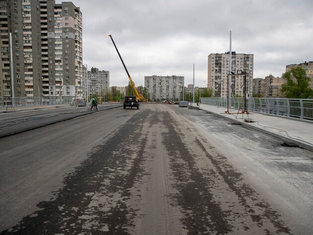 Нардеп Тищенко пришел с ревизией на Подольско-Воскресенский мост в Киеве и сообщил, что он сделан качественно