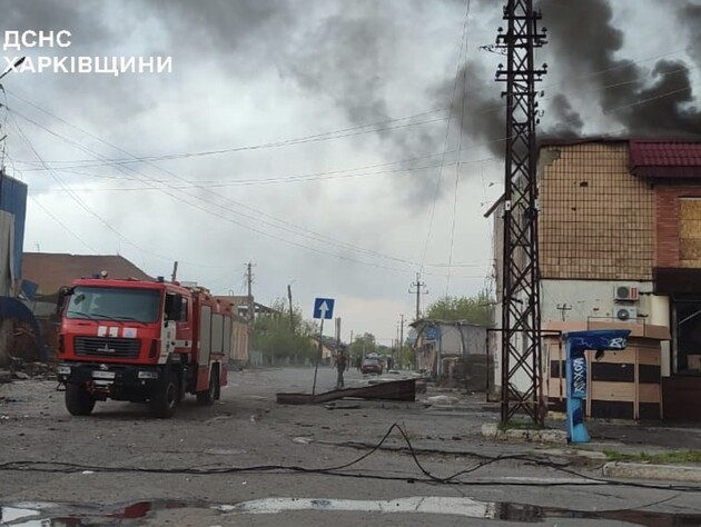 Оккупанты дважды за сутки обстреляли Волчанск, ударили авиабомбами. В городе возникли масштабные пожары, есть пострадавший. Фото