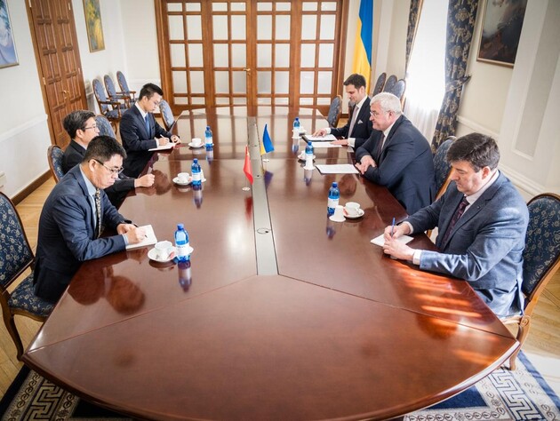 Украина обсудила с Китаем перспективы его участия в саммите мира в Швейцарии