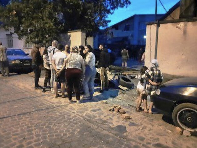Полиция расследует конфликт со стрельбой возле ТЦК в Закарпатье. СМИ пишут, что под военкоматом протестовала ромская община