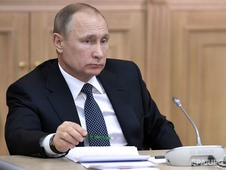 Путин заявил, что очень гордится удостоверением плотника четвертого разряда