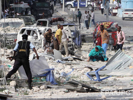 В центре Могадишо прогремели два взрыва, сообщается о 28 погибших