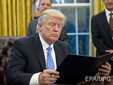 Трамп подписал указ об "экстремально жестких" мерах по проверке прибывающих в страну