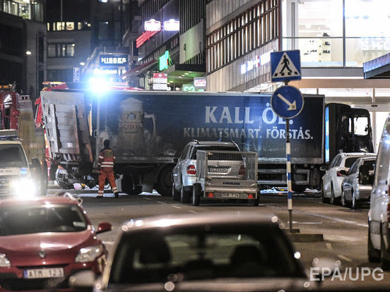 В грузовике, который врезался в людей в Стокгольме, нашли взрывчатку