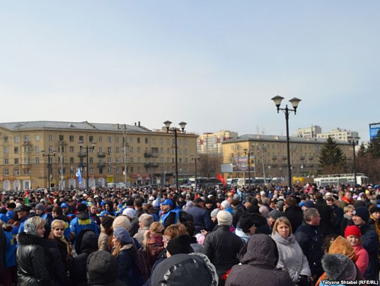 На офіційних мітингах проти тероризму в РФ затримують активістів – ЗМІ