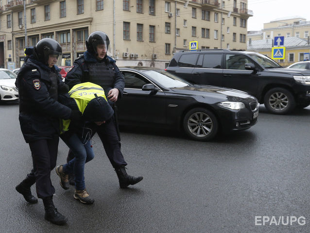 Слідком РФ затримав чотирьох осіб у справі про насильство проти поліції на акції 26 березня