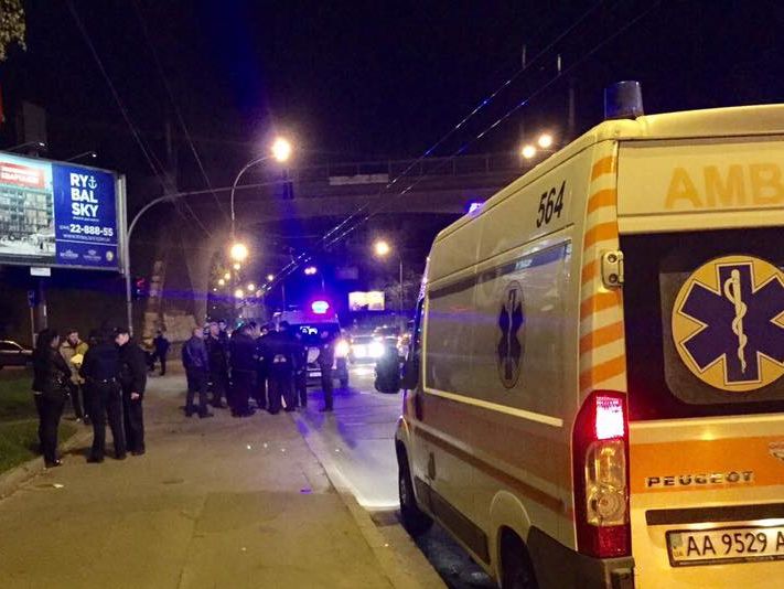 К стрельбе с ранеными в Киеве привел конфликт на остановке – полиция 