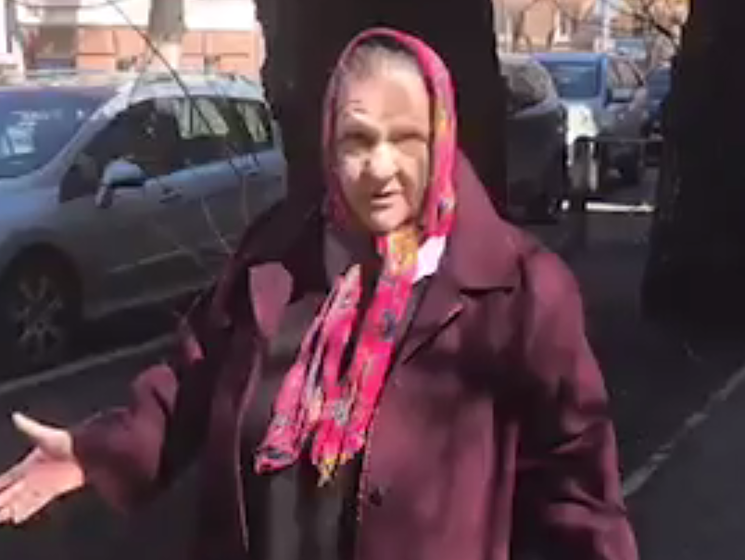 "Страна дебилов!": Возмущенная пенсионерка из Иркутска стала звездой Facebook