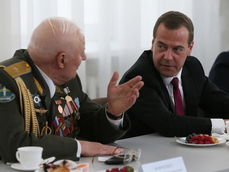 Медведев о "клевете из интернета": Мы крепкие, мы не боимся