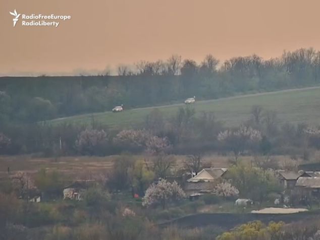 Radio Free Europe опубликовало съемку взрыва автомобиля миссии ОБСЕ в Луганской области. Видео