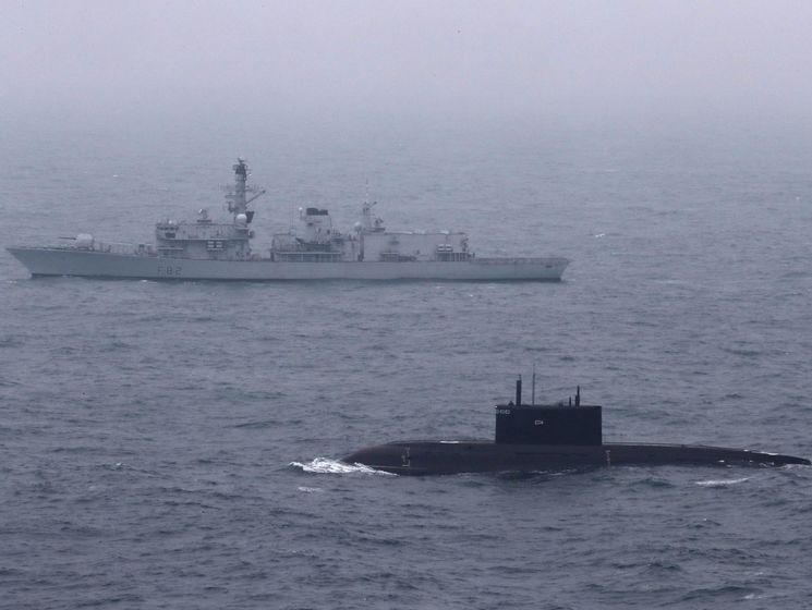 Британський корабель супроводив російський підводний човен через протоку Ла-Манш
