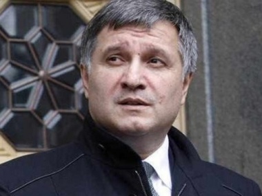Аваков: В Луганске задержали трех человек с похищенными из СБУ автоматами 