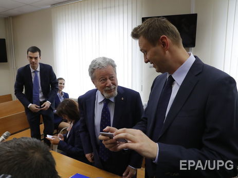 Московский суд разъяснил, что Навальный должен удалить фрагменты фильма "Он вам не Димон" о взятках Усманова и недоплате им налогов
