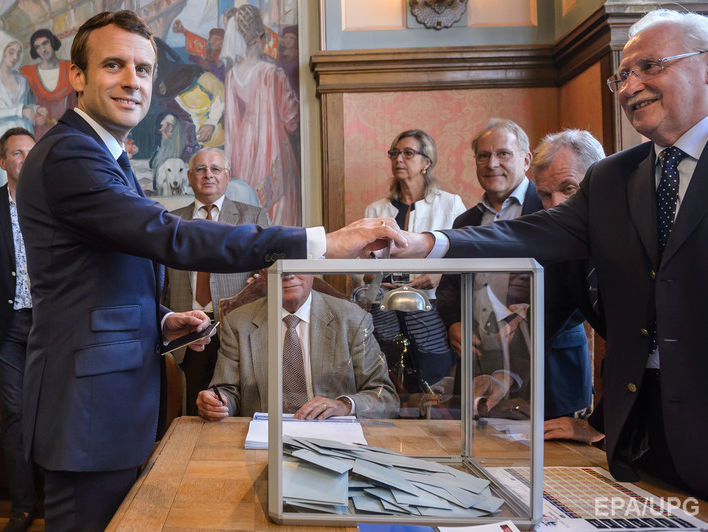 ﻿Партія Макрона лідирує на виборах у парламент Франції – екзит-пол