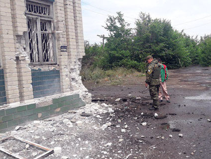 В Ольгинке Донецкой области при обстреле боевиками повреждены жилые дома – военные