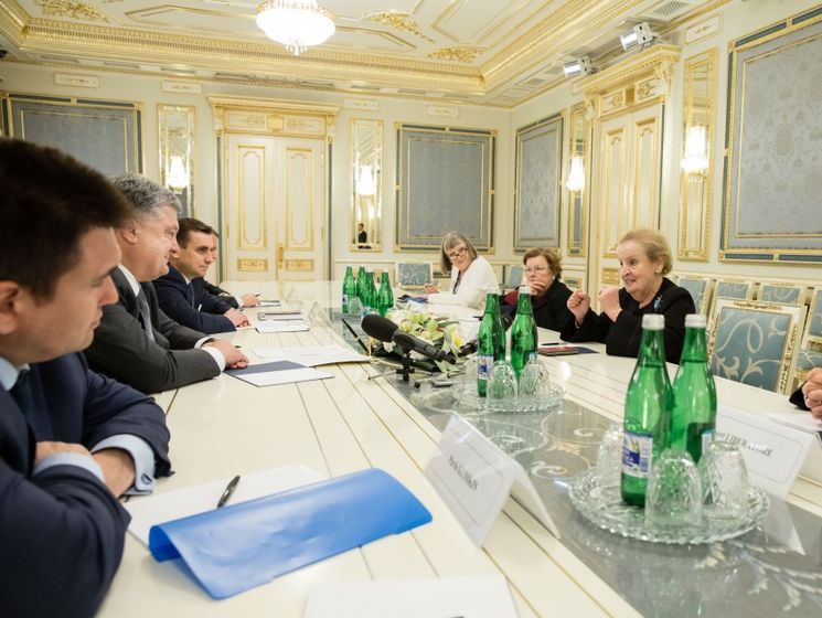 ﻿Екс-держсекретар США Олбрайт наголосила на важливості надання Україні оборонної зброї – АП