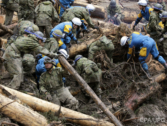 В Японии из-за проливных дождей погибло 25 человек, столько же числятся пропавшими