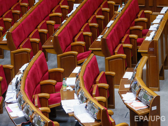 Депутаты отказались рассматривать образовательную и медицинскую реформы, Парубий закрыл заседание