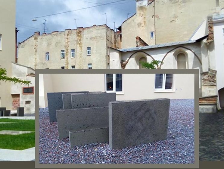 Во Львове подростки осквернили стелу на территории мемориального комплекса "Пространство синагог"
