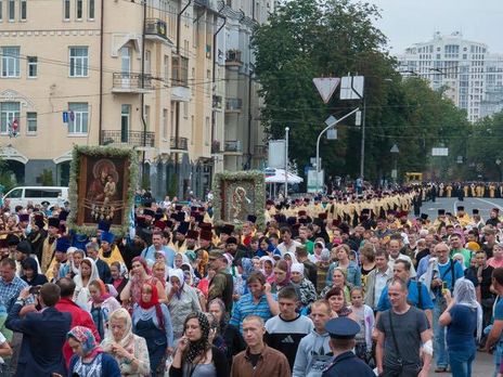 ﻿В УПЦ МП нарахували 100 тис. учасників хресного ходу в Києві, у поліції – приблизно 15 тис.