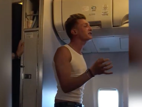 Пассажира авиарейса Москва – Барселона избили за слова 