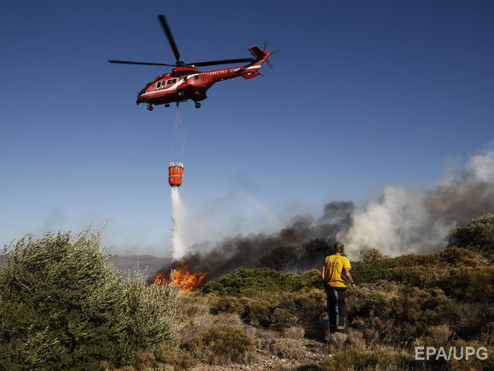 Лесные пожары бушуют в пригородах Афин