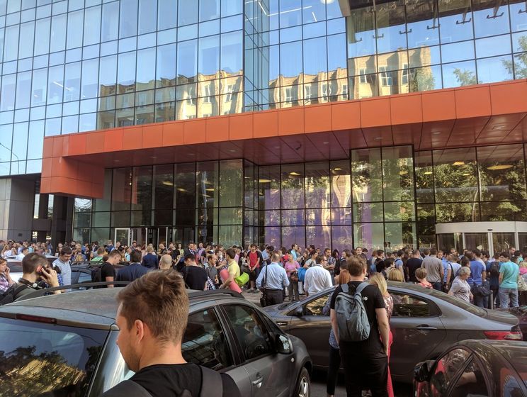 В Москве эвакуируют посетителей торгового центра из-за угрозы взрыва – СМИ