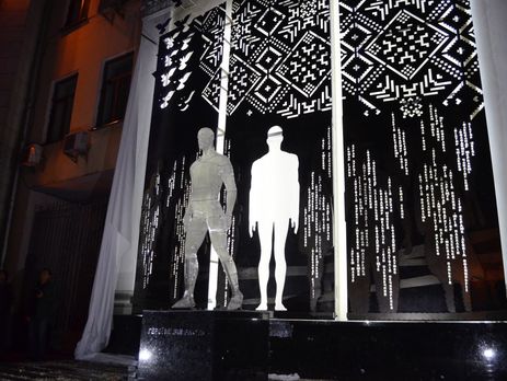 ﻿У центрі Житомира відкрили пам'ятний знак Героям Небесної сотні