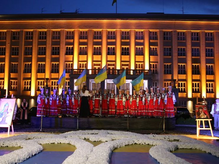 ﻿В Ужгороді почали святкувати День Незалежності о 6.00