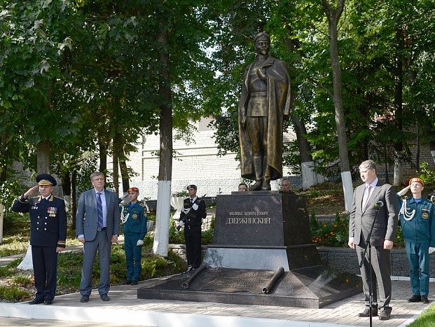 В российском Кирове открыли памятник Дзержинскому