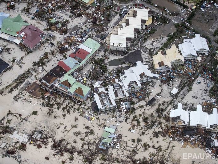 Жертвами урагана "Ирма", бушующего в Карибском море, стали 10 человек