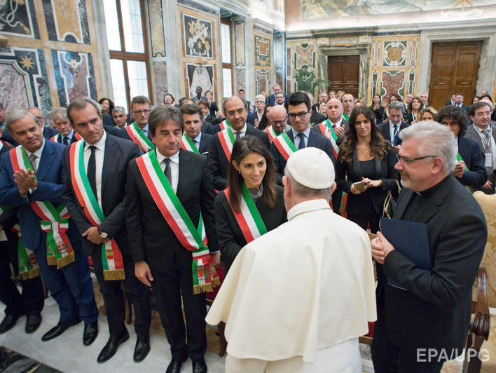 ﻿Папа римський закликав мерів італійських міст "розширювати площі" для біженців