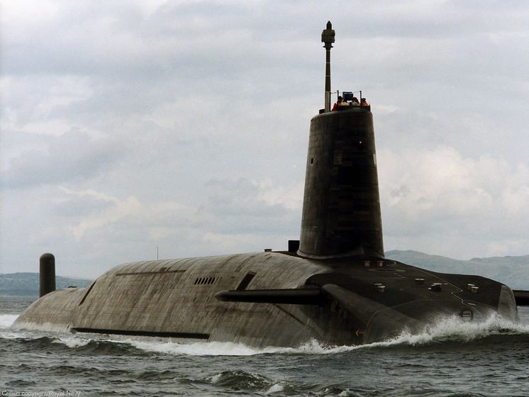 В Британии капитана атомной подлодки отстранили за роман с подчиненной