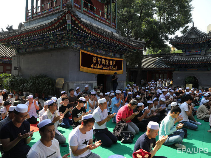 В Китае уйгурским мусульманам запретили хранить дома Коран