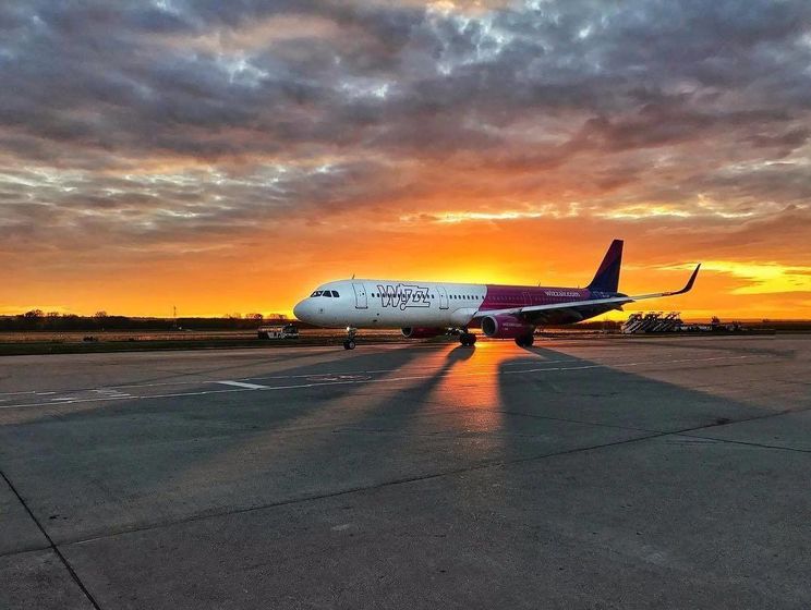"Летайте в сраку". Скрыпин устроил скандал в самолете Wizz Air из-за украинского языка