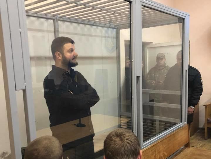 Суд разрешил сыну Авакова находиться возле адвокатов, а не в клетке