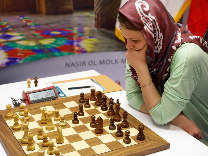 ﻿На чемпіонаті світу із шахів у Саудівській Аравії жінки не зобов'язані будуть носити хіджаб чи абаю – ФІДЕ