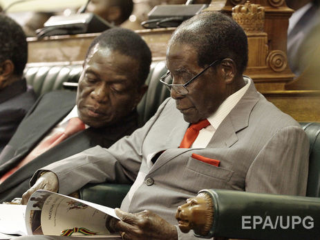 Президента Зимбабве Мугабе отстранили с поста главы правящей партии