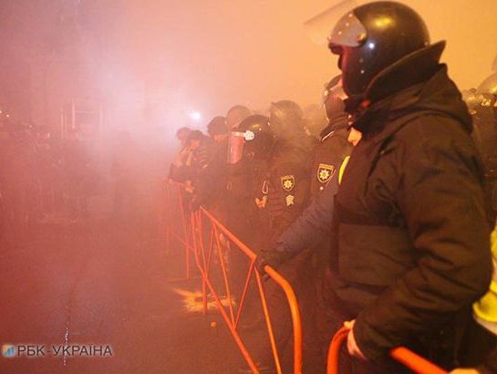 Четырех задержанных участников факельного шествия в Киеве отпустили из райотдела полиции