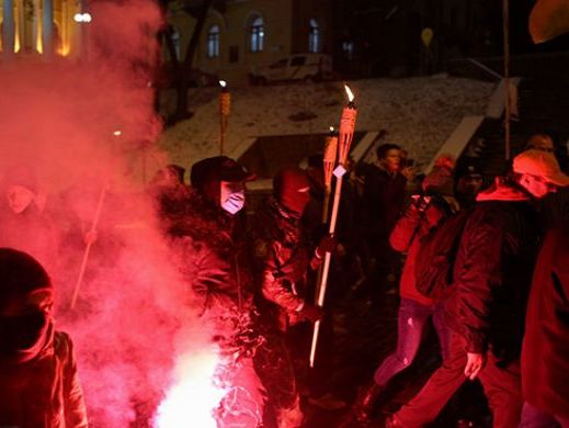 В полиции Киева заявили, что задерживали активистов за попытку поджечь военную дымовую шашку