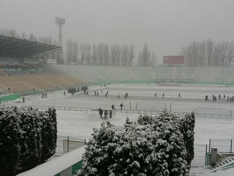 Во Львове из-за снега отменили второй тайм матча 