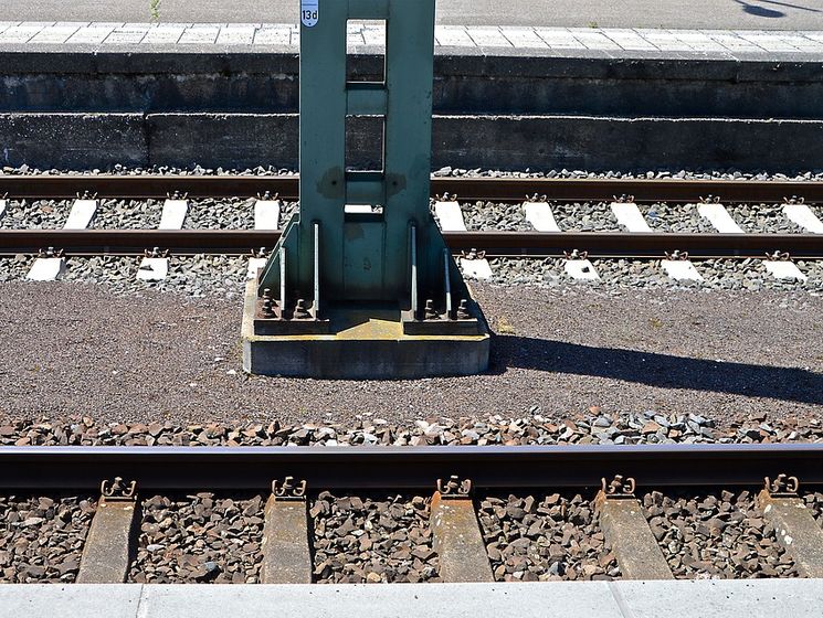Во Франции поезд столкнулся со школьным автобусом, СМИ сообщают о четырех погибших