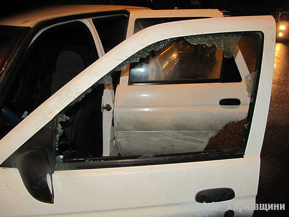 В Харькове трое с молотками напали на водителя авто и забрали у него $30 тыс.