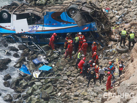 Падение автобуса в пропасть в Перу: число жертв возросло до 51