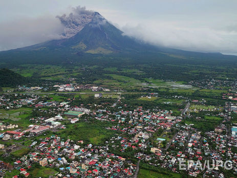 На Филиппинах началось извержение вулкана Майон. Фоторепортаж